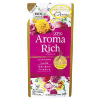 LION Aroma Rich Scarlett Кондиционер для белья с натуральными ароматическими маслами (сменная упаковка) 400 мл.